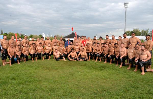 Mersin Altın Kemer yağlı güreşlerinde başpehlivan Kaya oldu