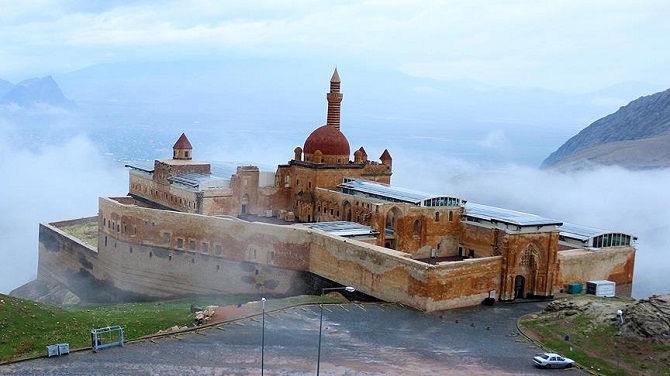 İshak Paşa Sarayı Camisi 100 yıl sonra ibadete açıldı