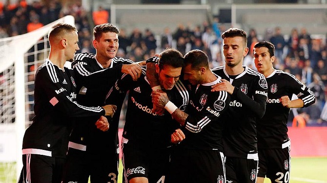 Zirvedeki Beşiktaş avantaj kaybetti