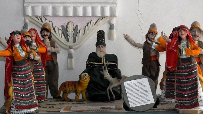 Kağıttan bebekler ile tarihi canlandırıyor