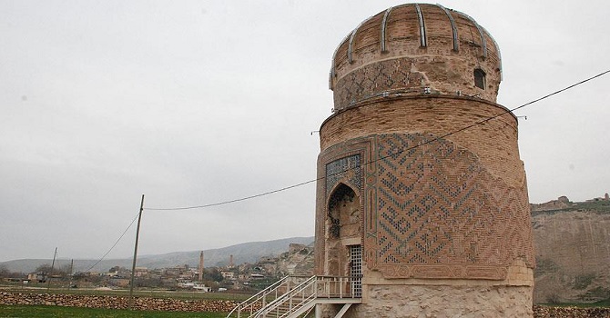 Zeynel Bey Türbesi 'treyler sistem' ile taşınacak