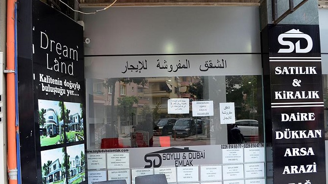 Arapların Yalova'ya ilgisi tabelalara da yansıdı