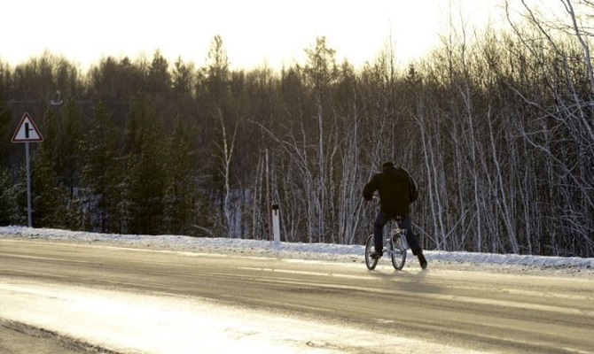 Mülteciler Norveç sınırını bisikletlerle geçiyor