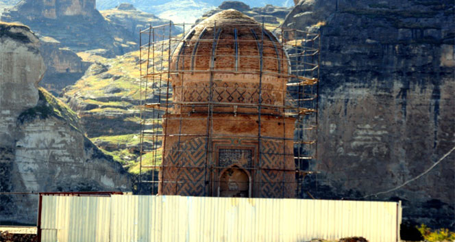 650 yıllık türbe taşınıyor