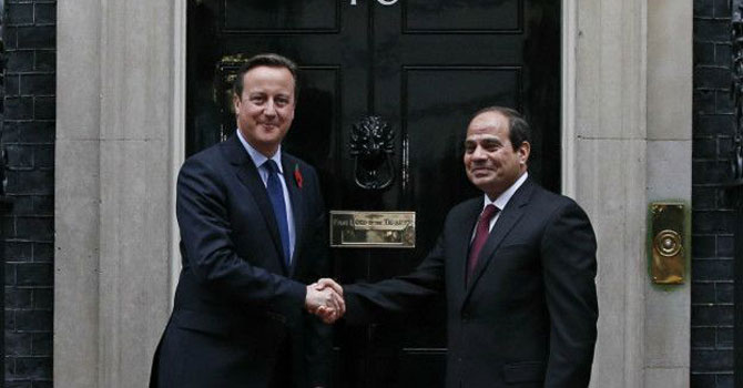 Sisi yargılanacağına İngiltere'de ağırlanıyor