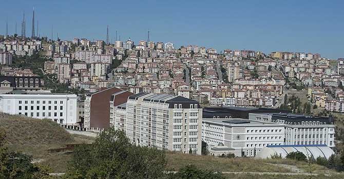 Üniversite'nin şantiyeye çevirdiği yeşil alan geri alındı