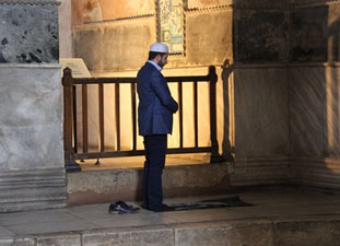 Ve Ayasofya'da öğle namazı kılındı