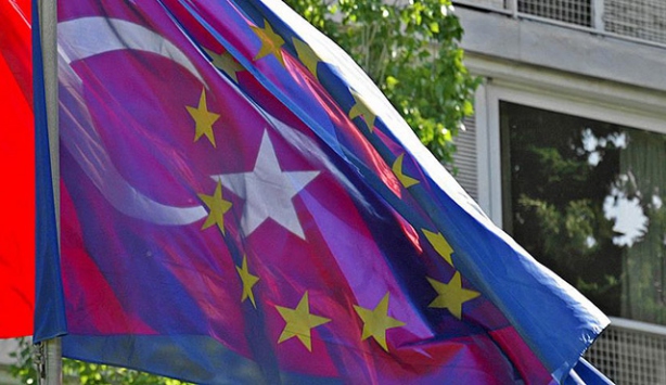 AB'nin İlerleme Raporu'nda Türkiye'nin sığınmacılara yardımı övüldü