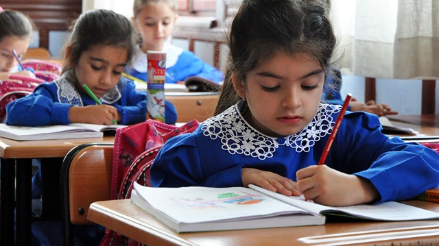 Solak öğrencilerin eğitimi özen istiyor