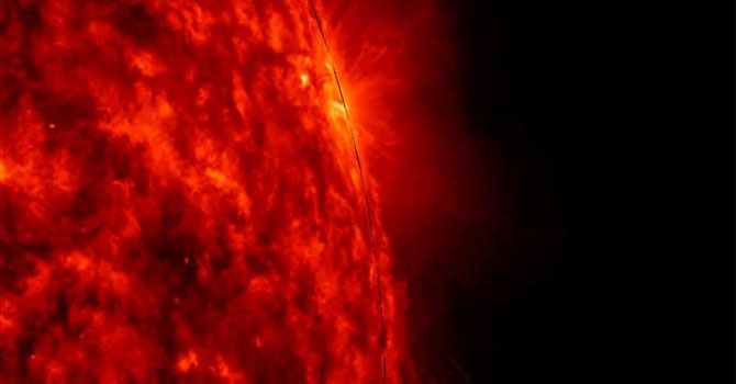 NASA Güneş'teki patlamaları 30 saat görüntüledi