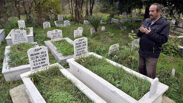 Depremde kaybettiği çocuklarını unutamıyor