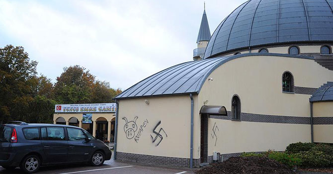 Yahudi düşmanlığının istatistiği var, İslam düşmanlığının yok!