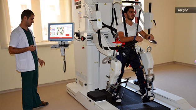 Yürüme yetisini kaybedenler robotik cihaz yardımıyla iyileşecek