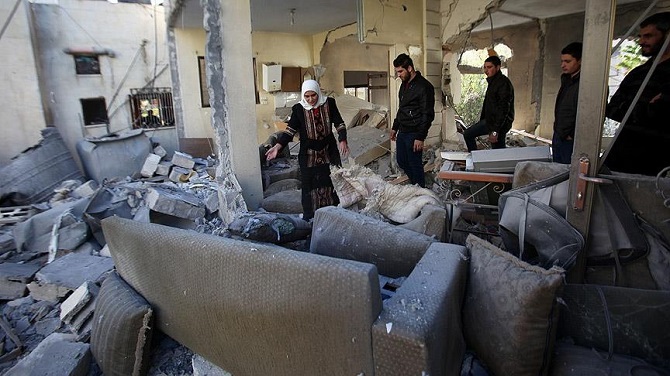 İsrail 4 Filistinlinin evini yıktı