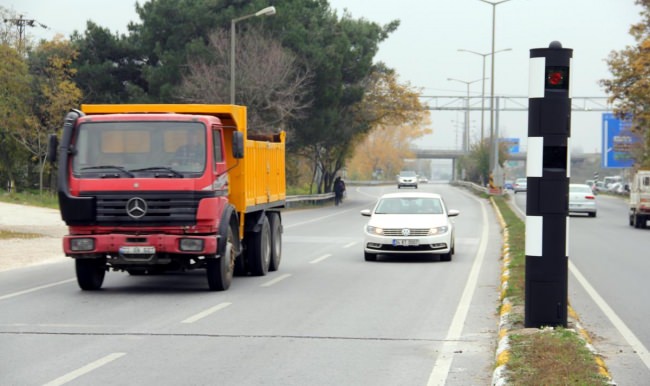 Sürücülere 'hız kontrol cihazı' ceza kesecek