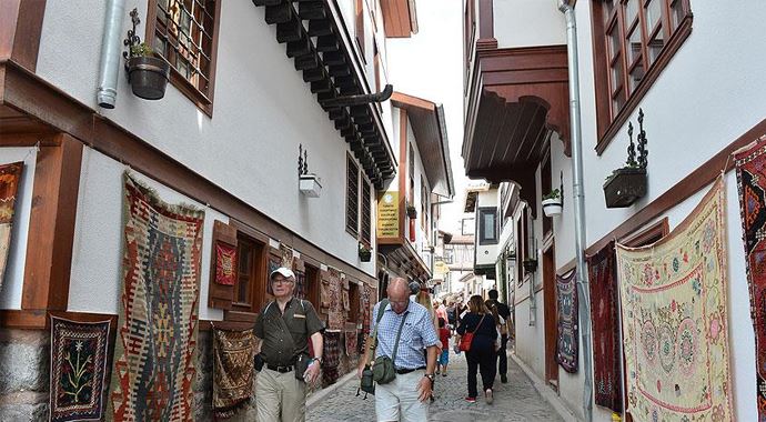 Ankara Kalesi'ndeki 88 tarihi yapı yenilendi