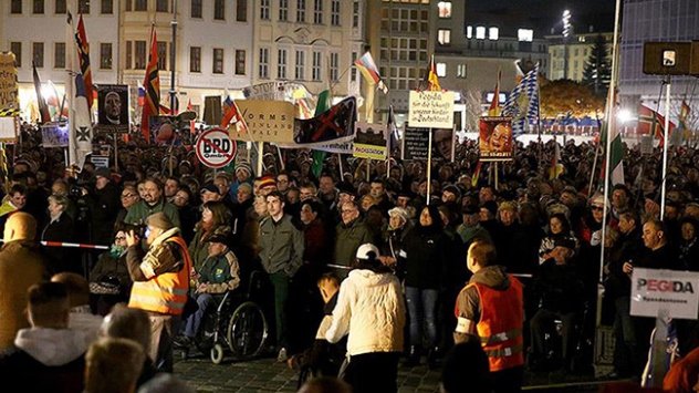 Almanya'da İslam karşıtı gösteri