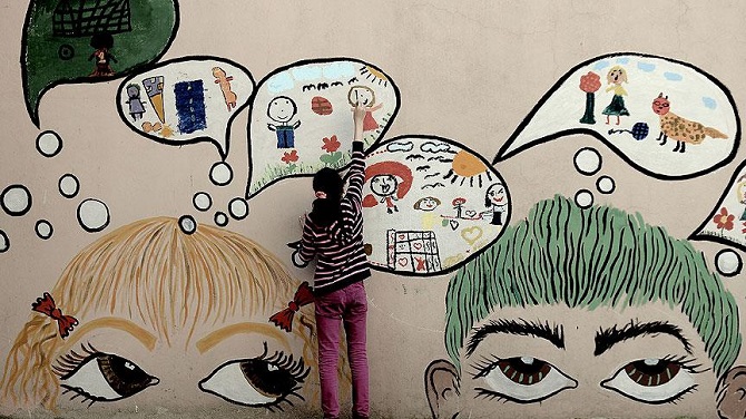 Suriyeli çocukların boyama mutluluğu