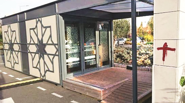 Müslümanlara çarpı işareti!