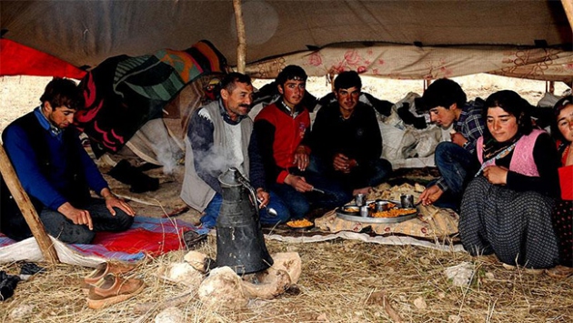 Göçerlerin zorlu dönüş yolculuğu başladı