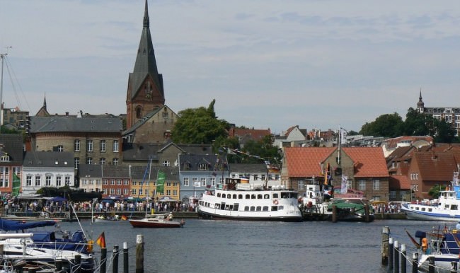 Bu şehre taşınana ev ve araba bedava