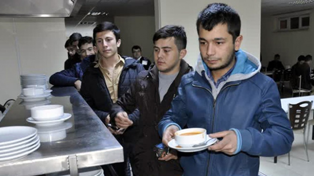 Ders çalışan öğrencilere ücretsiz çorba