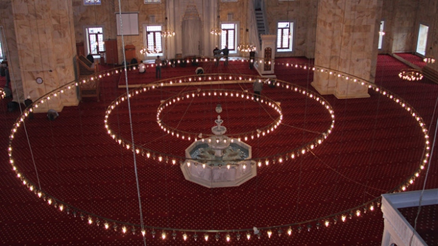 Temeli 1987'de atılan camide sona yaklaşıldı