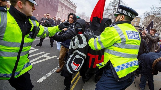 Avrupa İslamofobi sınavı veriyor