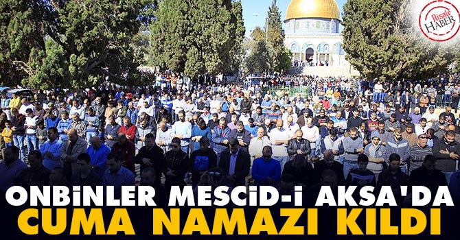 Onbinler Mescid-i Aksa'da cuma namazı kıldı