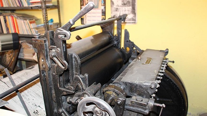 Tarihi matbaasına gözü gibi bakıyor
