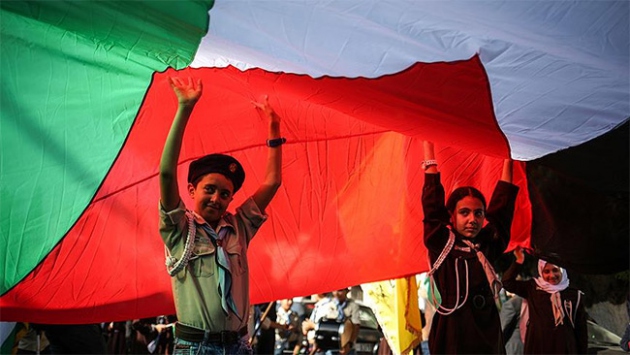 Gazzeli çocuklardan Dünya Çocuk Hakları Günü yürüyüşü