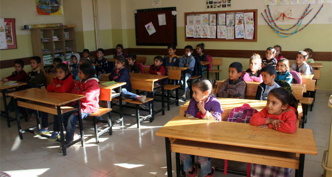 Köy okulunu özel okula çevirdi