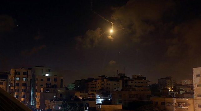 İsrail uçakları Gazze'yi vurdu