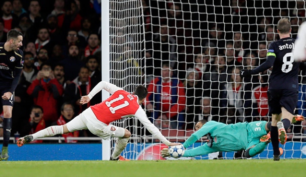 Mesut Özil turu geçeceklerine inanıyor