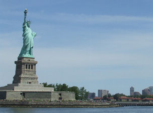 Özgürlük Anıtı aslında başörtülüymüş!