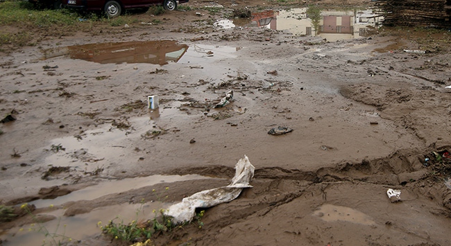 Endonezya'da sel nedeniyle binlerce kişi tahliye edildi