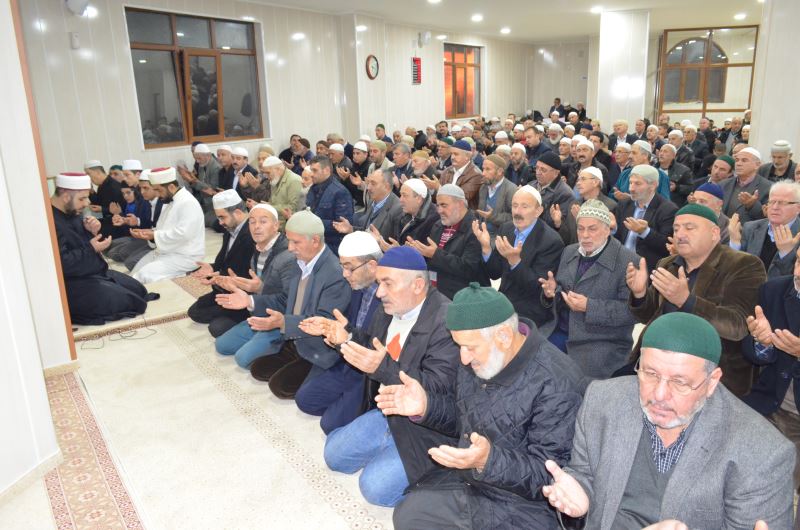 Her Cuma ayrı camide sabah namazı kılma etkinliğine ilgi büyük