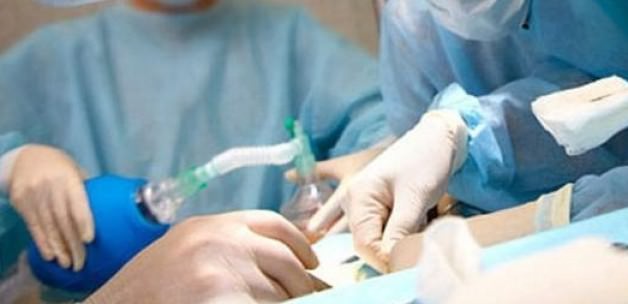 Hastanın kalp zarından alınan parça ile nefes borusuna yama yapıldı