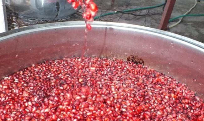 Nar reçeliyle de sofraları süslüyor