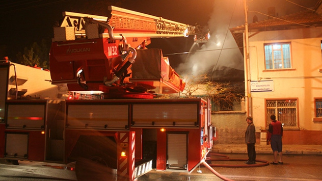 Konya'da 90 yıllık camide yangın