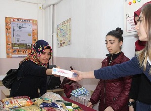 Öğrenciler Suriyeliler için 'Gönül Köprüsü' kurdu