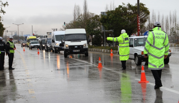 Yollarda kış lastiği denetimleri yapıldı