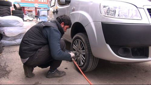 Uygulama başladı, lastikçiler yoğunlaştı