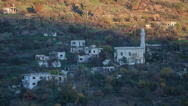 Bombalar Türkmen köylerini harabeye çevirdi