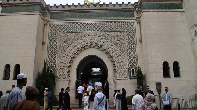 Fransa'da 3 cami kapatıldı