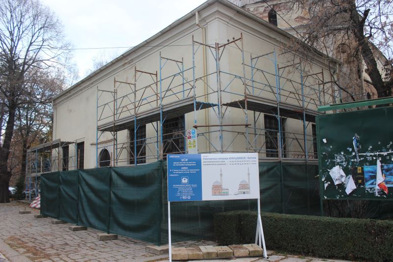 Tarihi cami işgal altında!