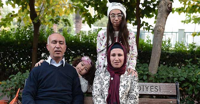 Görme engelli çift zorlukları sevgiyle aşıyor