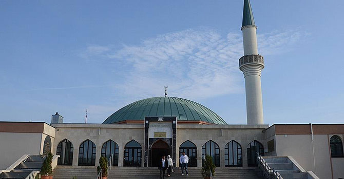 Avusturya'da Camii'ye çirkin saldırı