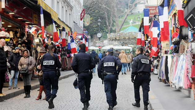 Paris'teki saldırının izleri yavaş yavaş siliniyor