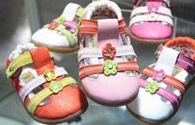 Çocuğunuza internetten ayakkabı alırken ayak sağlığını bozmayın!